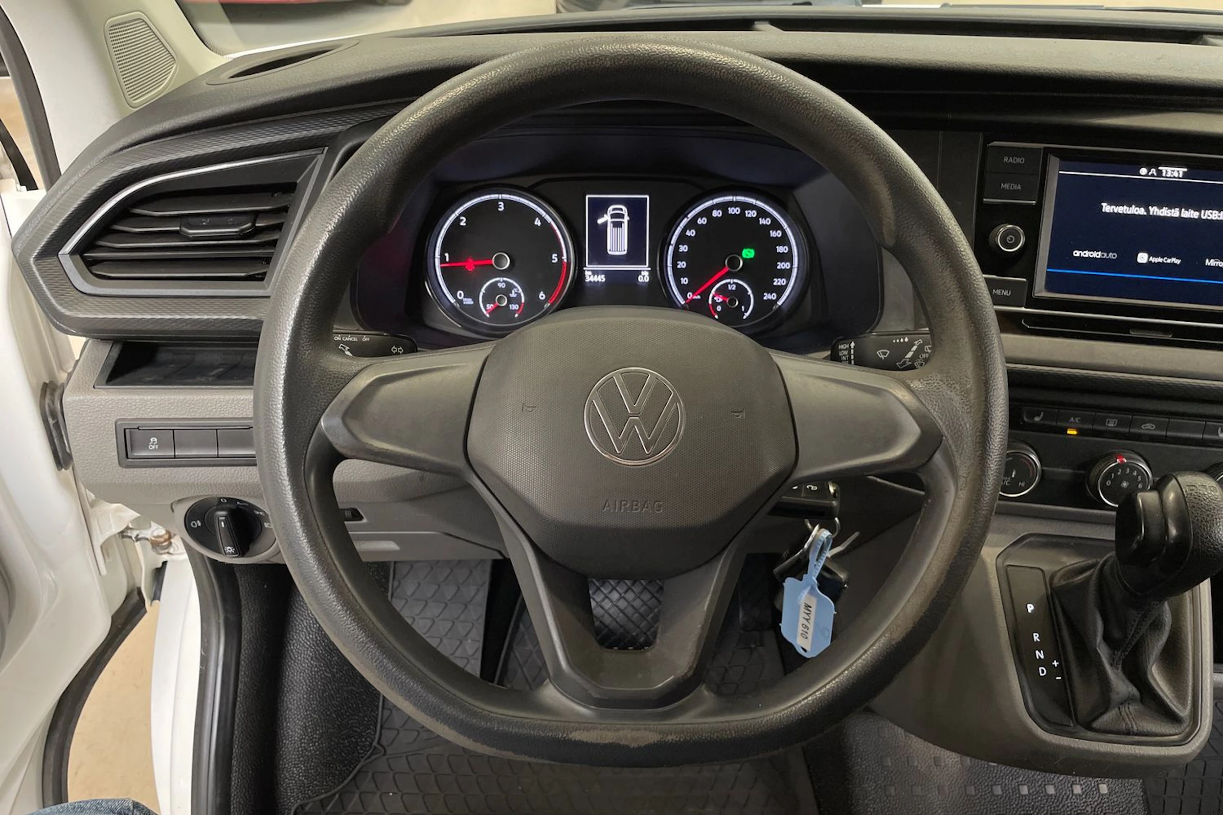 valkoinen Volkswagen Transporter 2021 kuva 14.