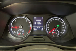 valkoinen Volkswagen Transporter 2021 kuva 15.