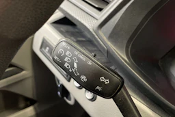 valkoinen Volkswagen Transporter 2021 kuva 16.