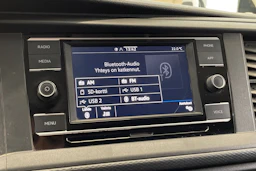 valkoinen Volkswagen Transporter 2021 kuva 18.