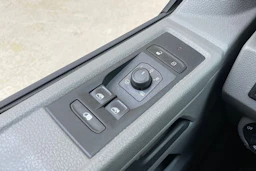 valkoinen Volkswagen Transporter 2021 kuva 25.