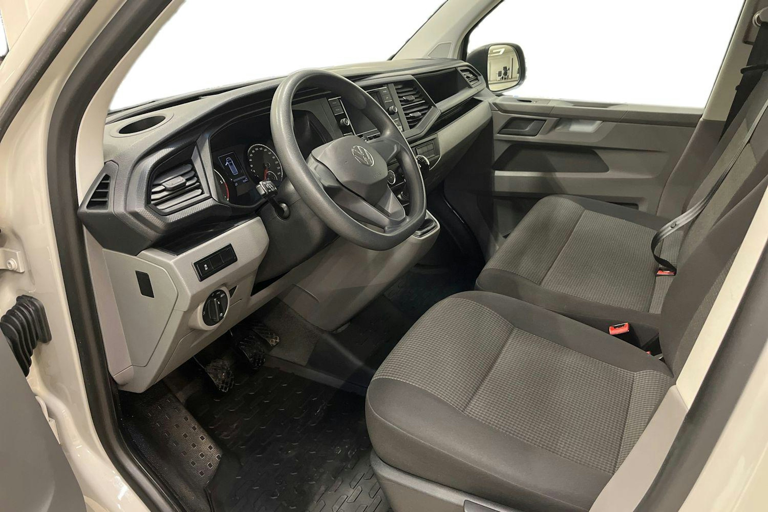 harmaa Volkswagen Transporter 2021 kuva 8.