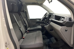 harmaa Volkswagen Transporter 2021 kuva 11.