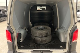 harmaa Volkswagen Transporter 2021 kuva 16.
