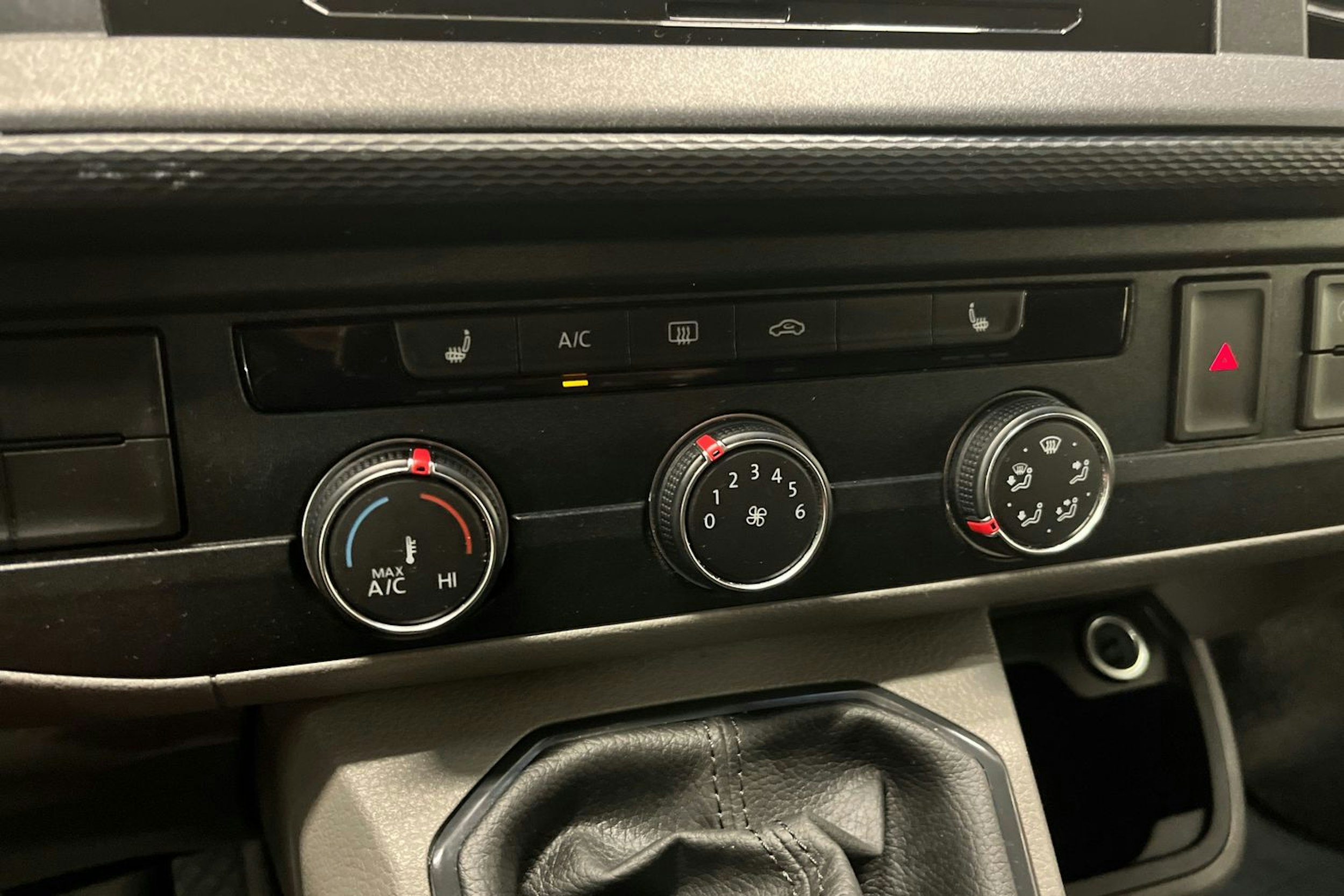 harmaa Volkswagen Transporter 2021 kuva 20.