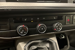 harmaa Volkswagen Transporter 2021 kuva 20.