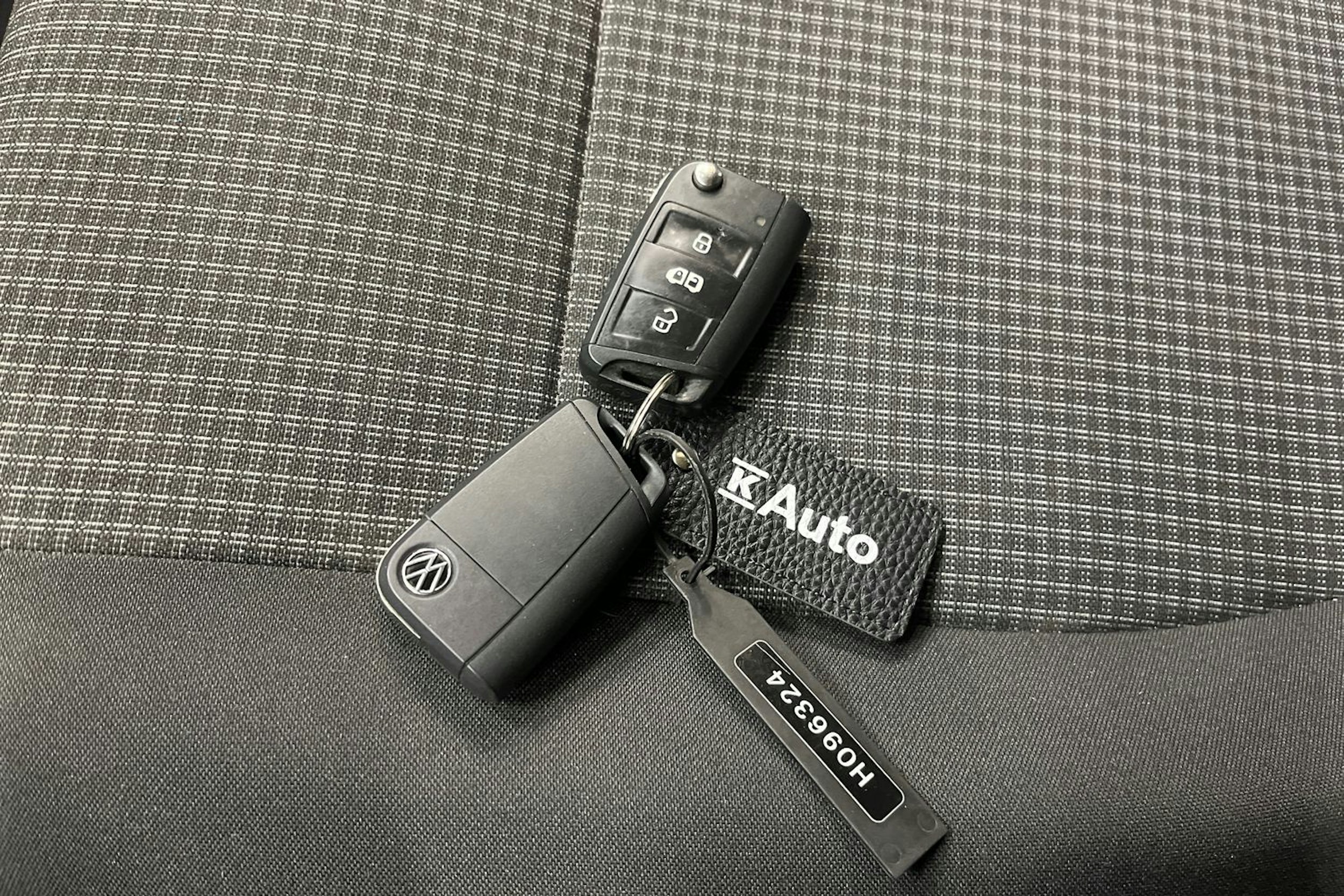 harmaa Volkswagen Transporter 2021 kuva 22.