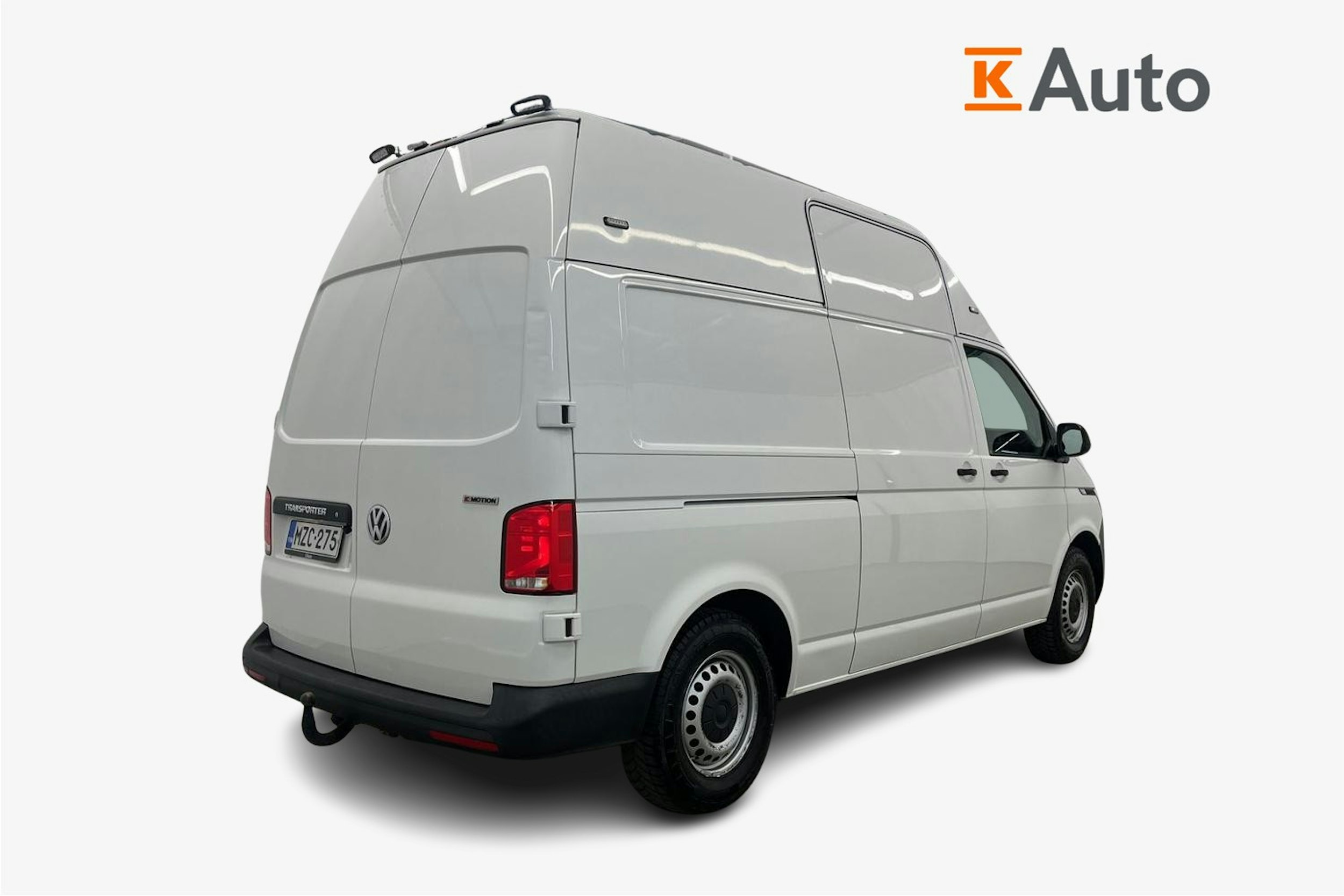 Valkoinen Volkswagen Transporter 2021 kuva 2.