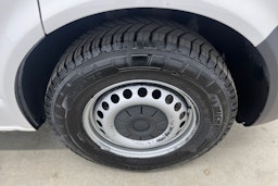 Valkoinen Volkswagen Transporter 2021 kuva 11.