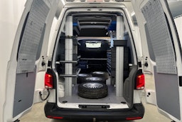 Valkoinen Volkswagen Transporter 2021 kuva 14.