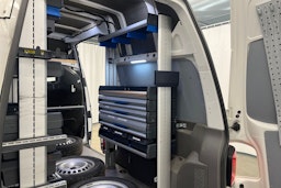 Valkoinen Volkswagen Transporter 2021 kuva 15.