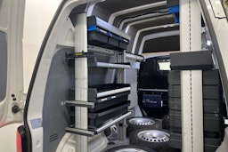 Valkoinen Volkswagen Transporter 2021 kuva 16.