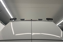 Valkoinen Volkswagen Transporter 2021 kuva 18.