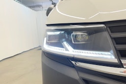 Valkoinen Volkswagen Transporter 2021 kuva 22.