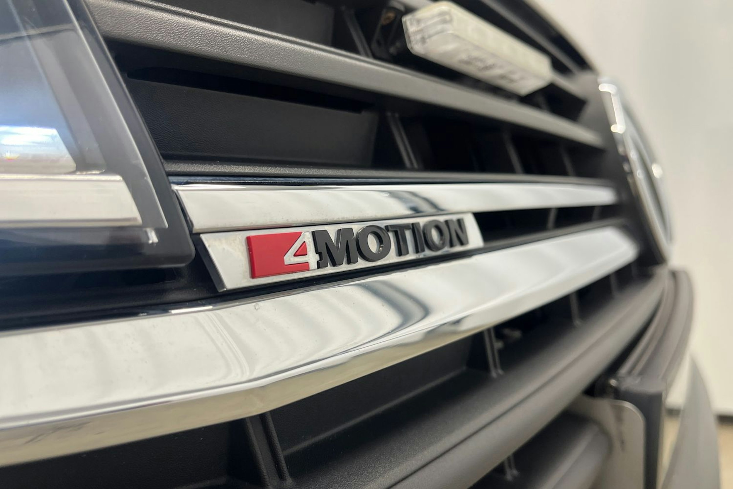 Valkoinen Volkswagen Transporter 2021 kuva 23.