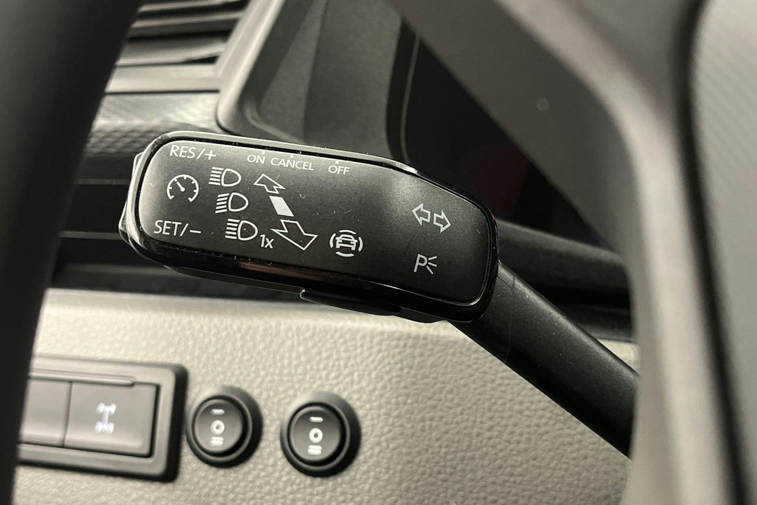 Valkoinen Volkswagen Transporter 2021 kuva 27.