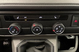 Valkoinen Volkswagen Transporter 2021 kuva 28.