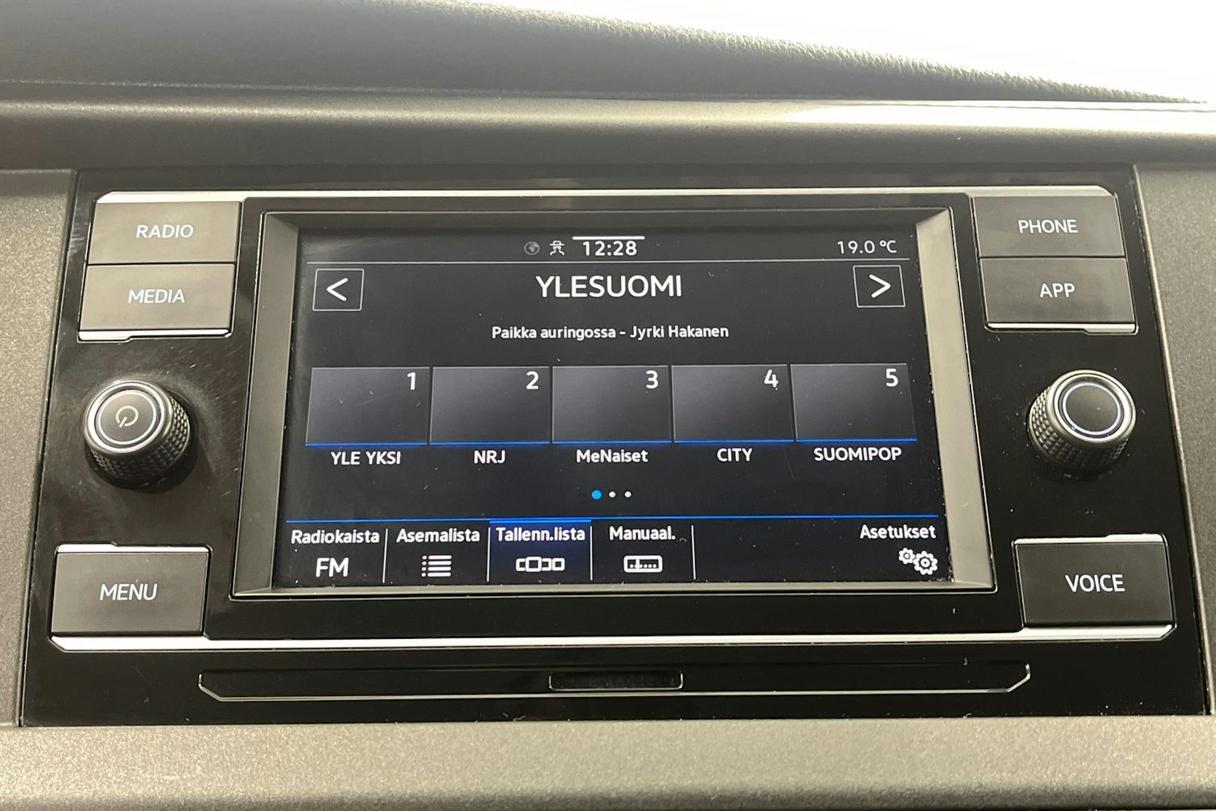 Valkoinen Volkswagen Transporter 2021 kuva 29.