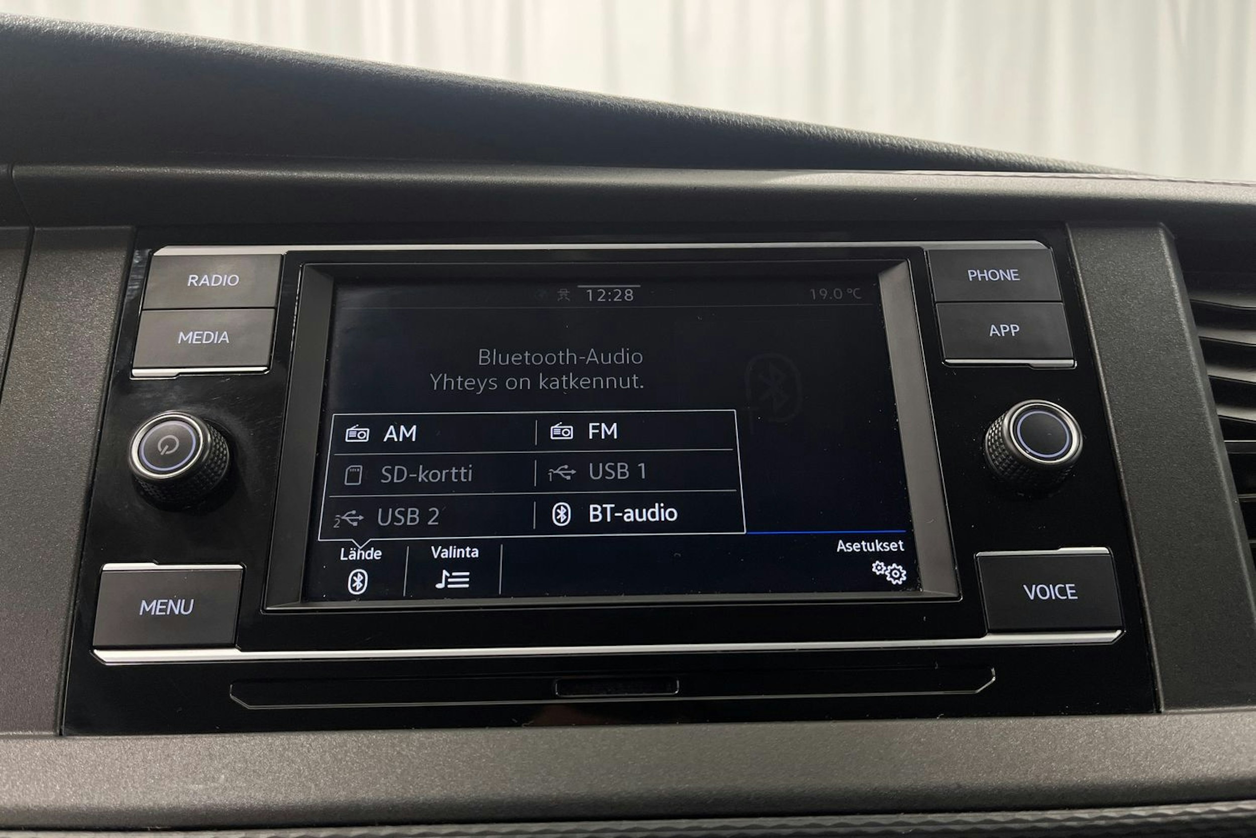 Valkoinen Volkswagen Transporter 2021 kuva 30.