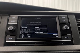 Valkoinen Volkswagen Transporter 2021 kuva 30.