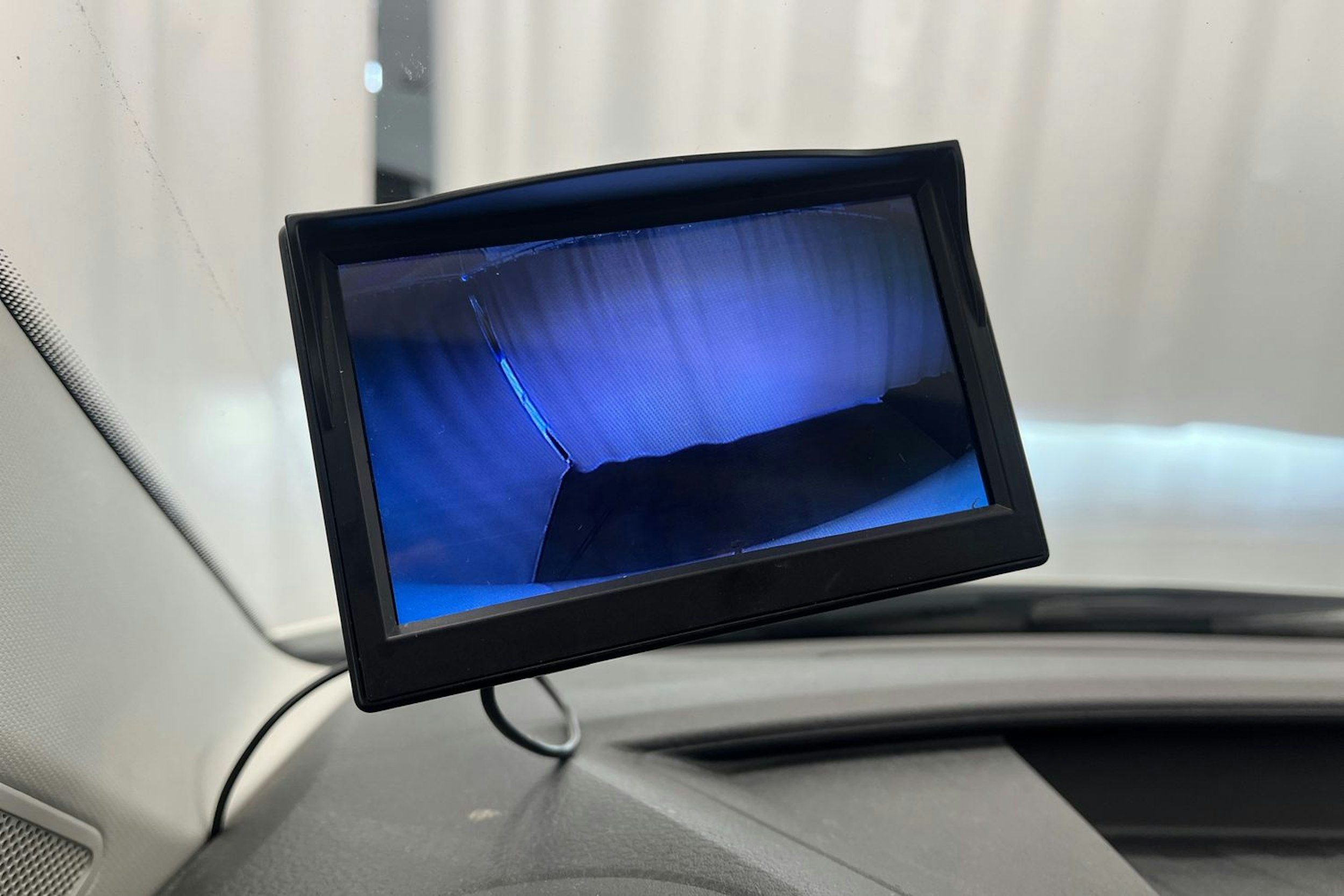 Valkoinen Volkswagen Transporter 2021 kuva 33.