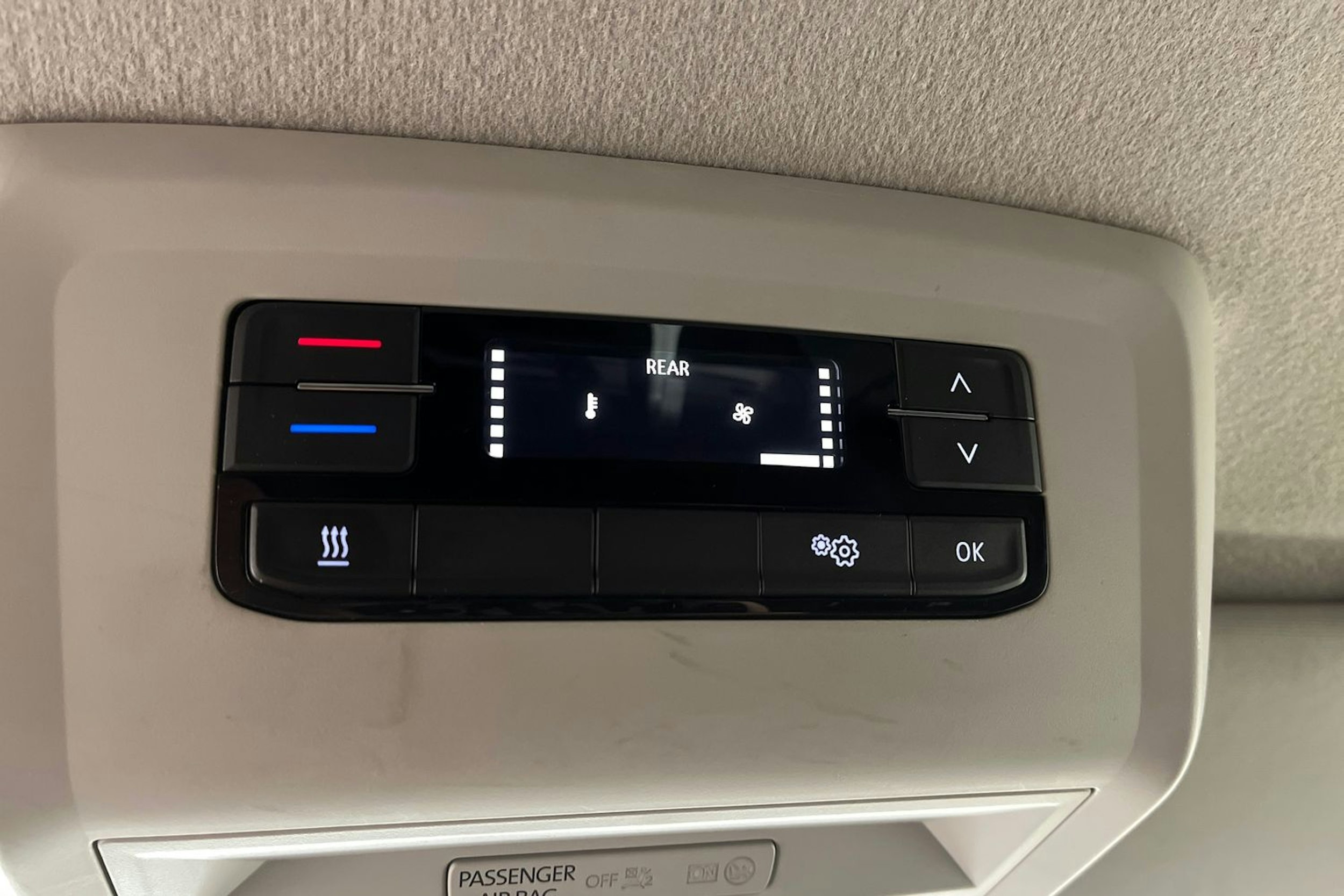 Valkoinen Volkswagen Transporter 2021 kuva 34.