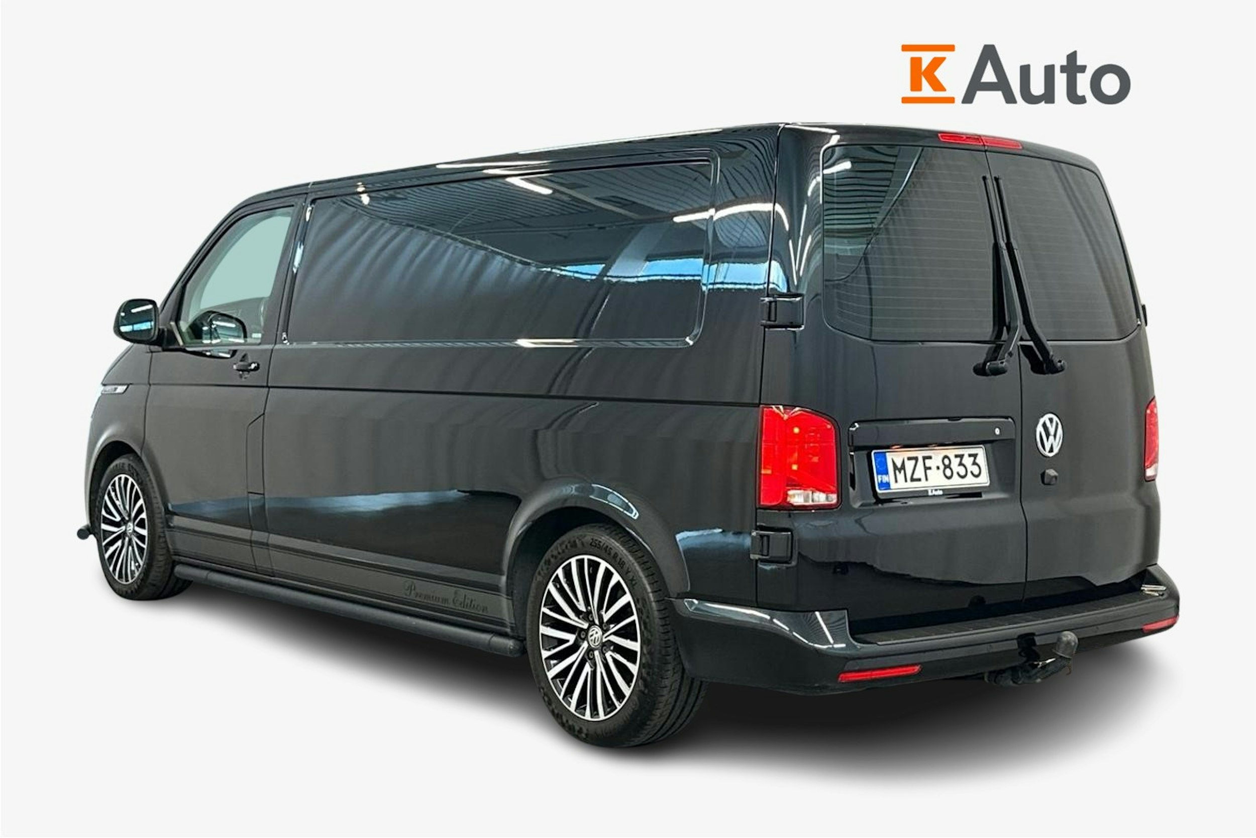 musta Volkswagen Transporter 2021 kuva 2.