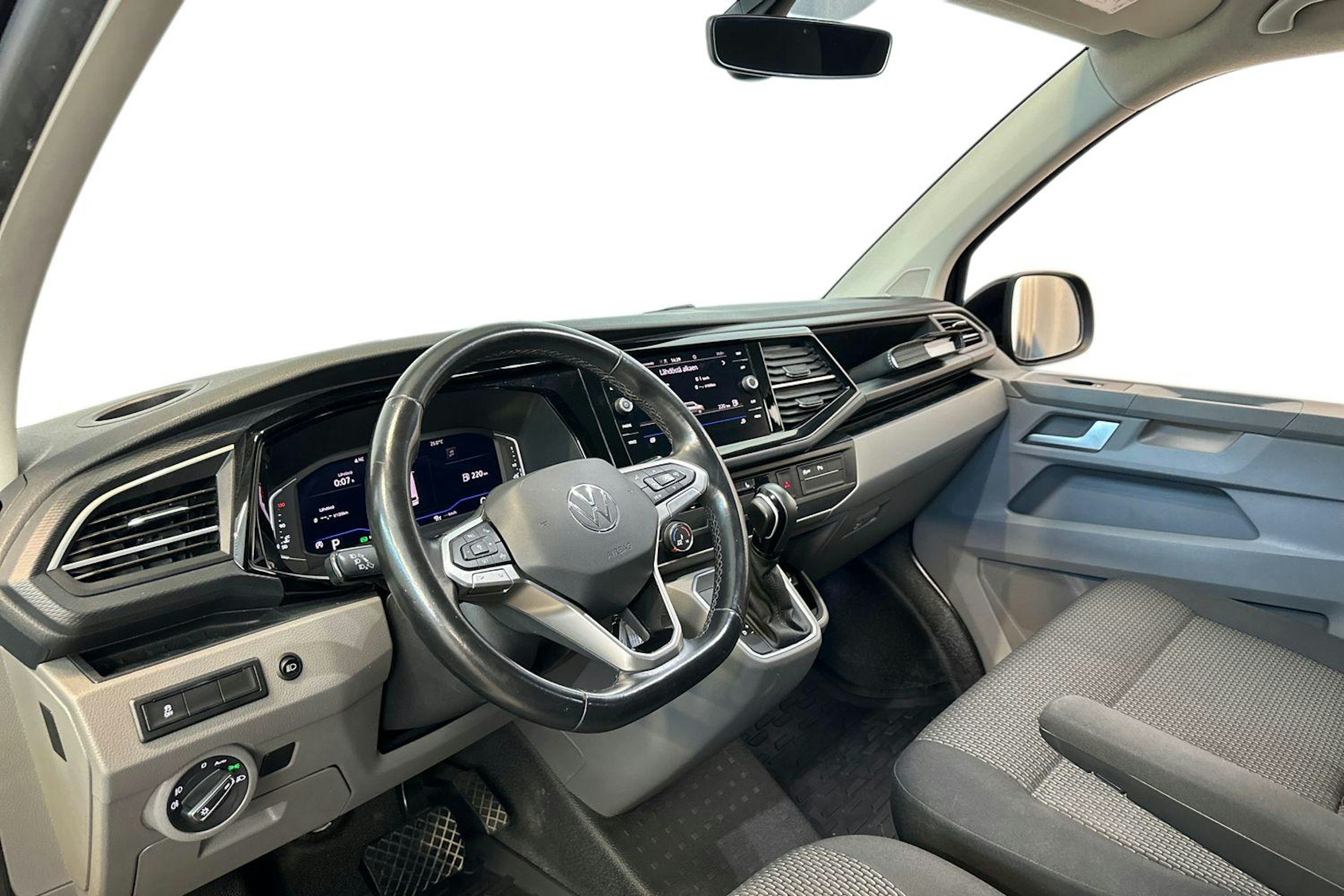 musta Volkswagen Transporter 2021 kuva 7.