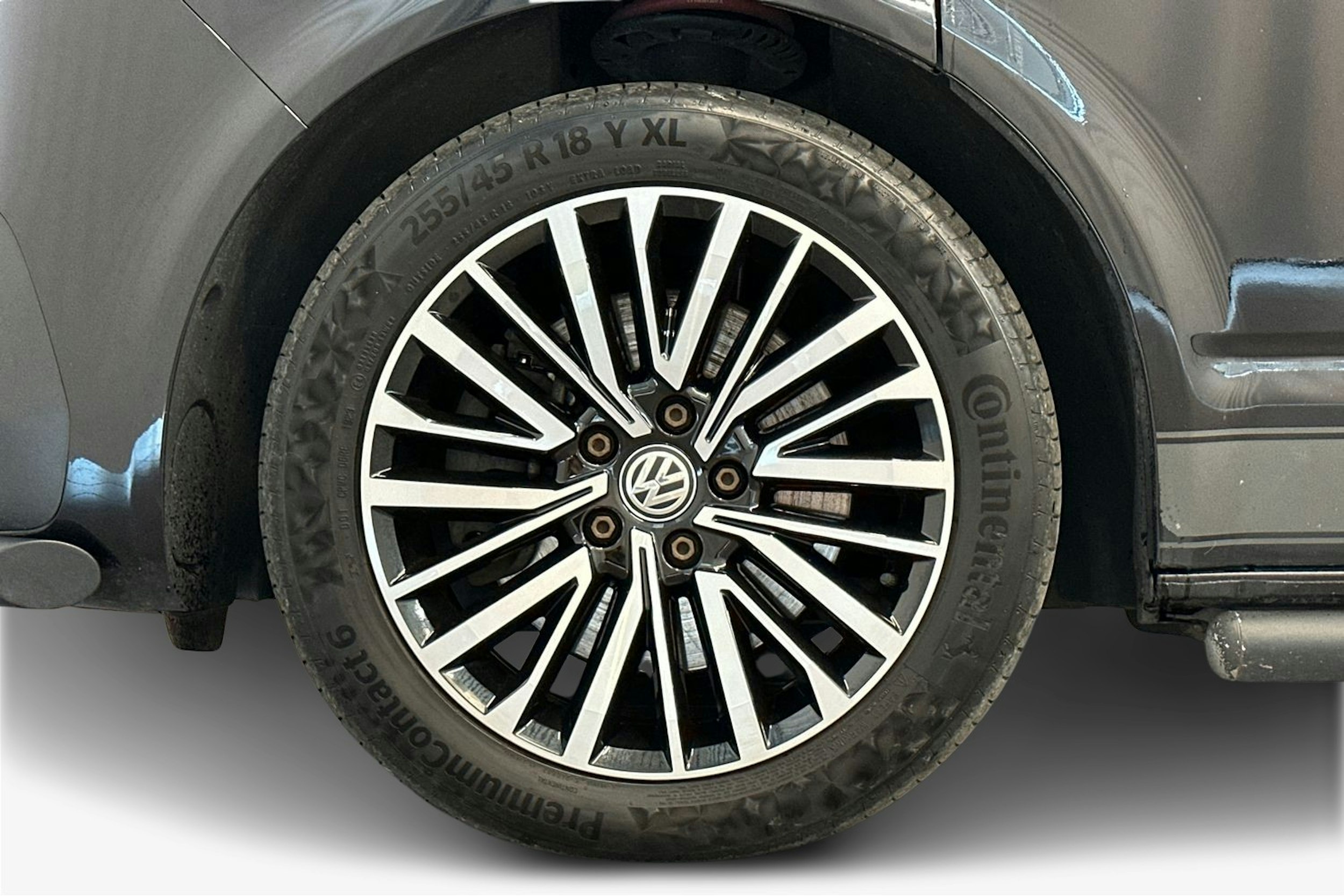 musta Volkswagen Transporter 2021 kuva 11.