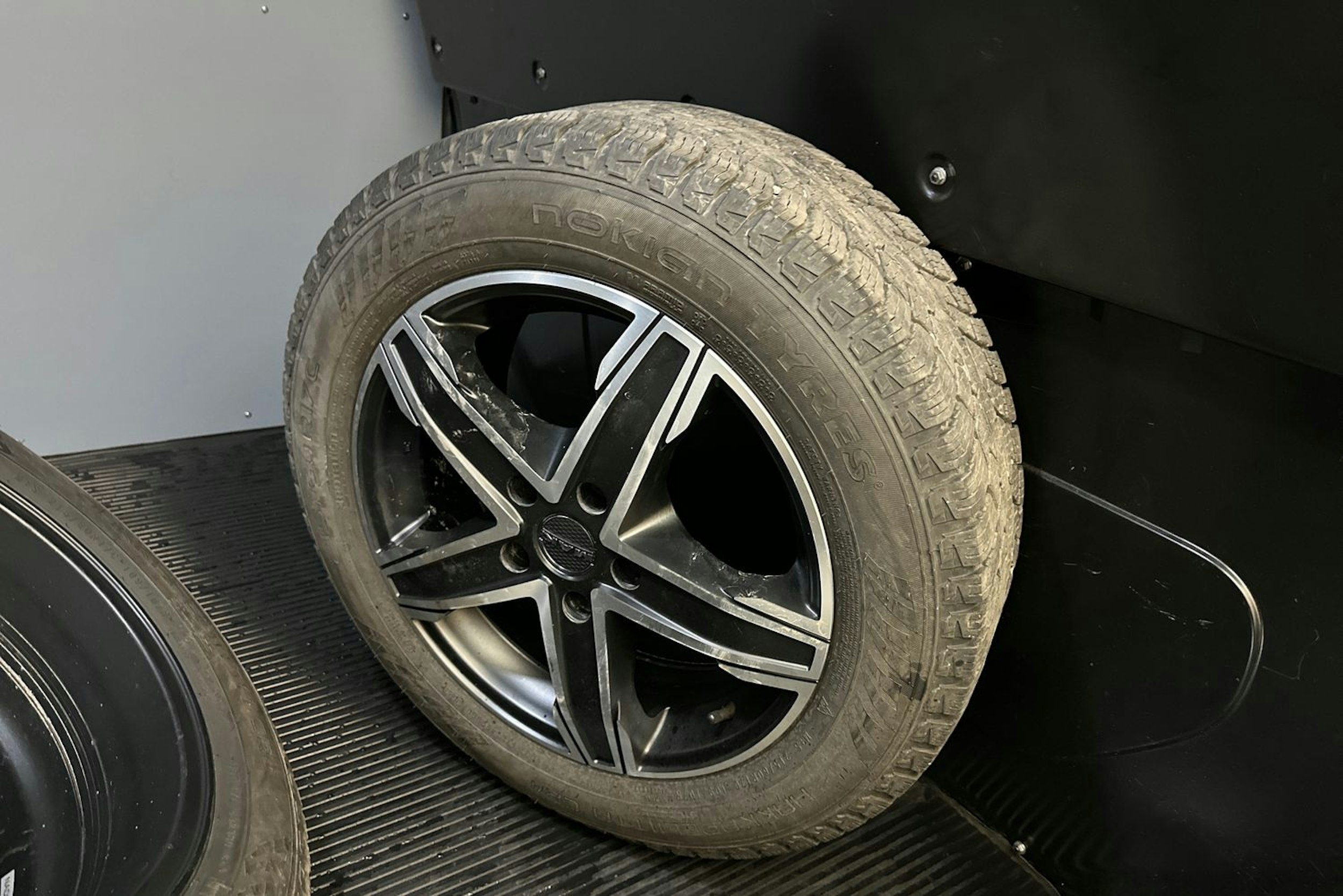 musta Volkswagen Transporter 2021 kuva 13.