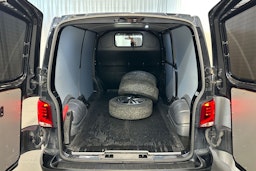 musta Volkswagen Transporter 2021 kuva 14.