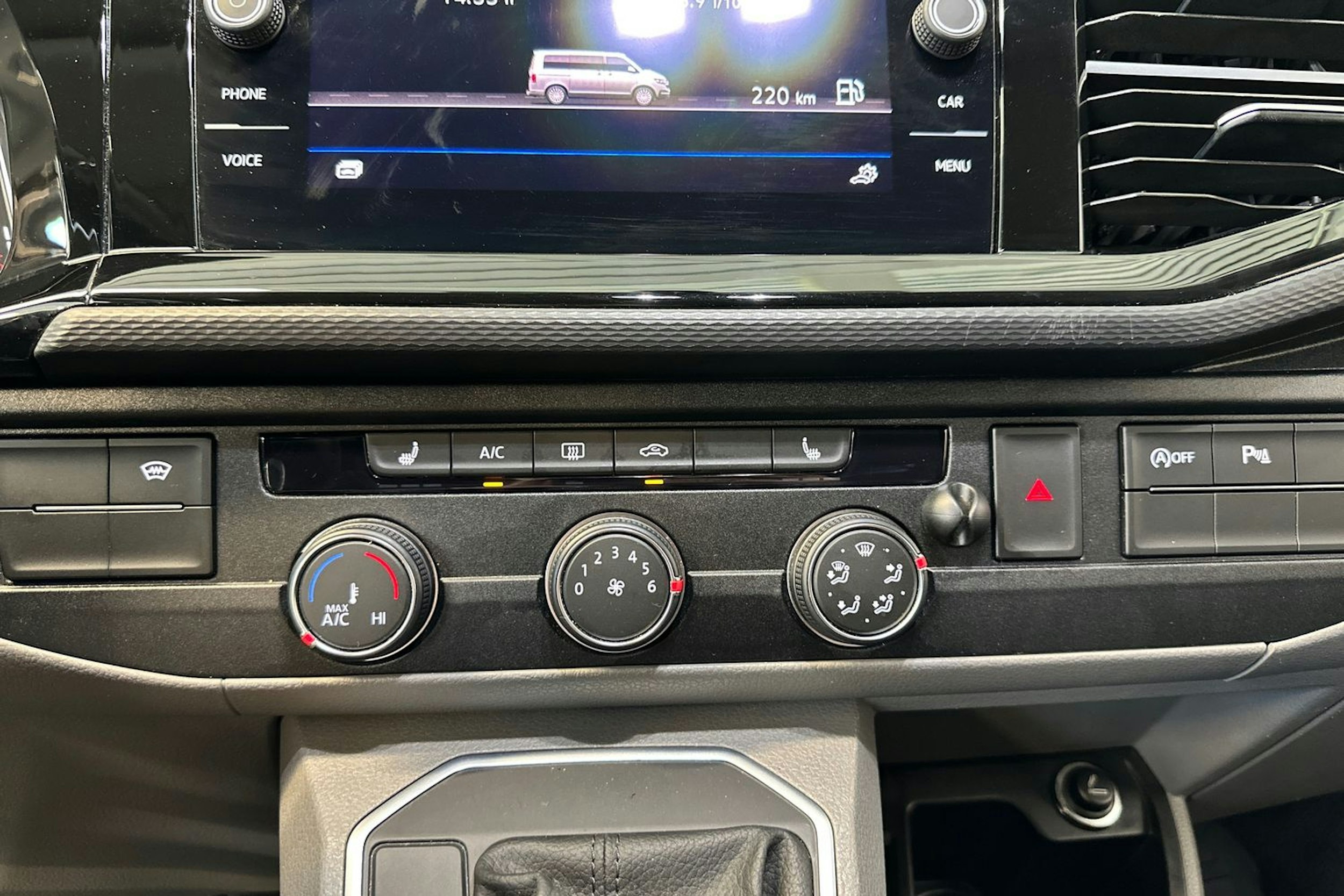 musta Volkswagen Transporter 2021 kuva 22.