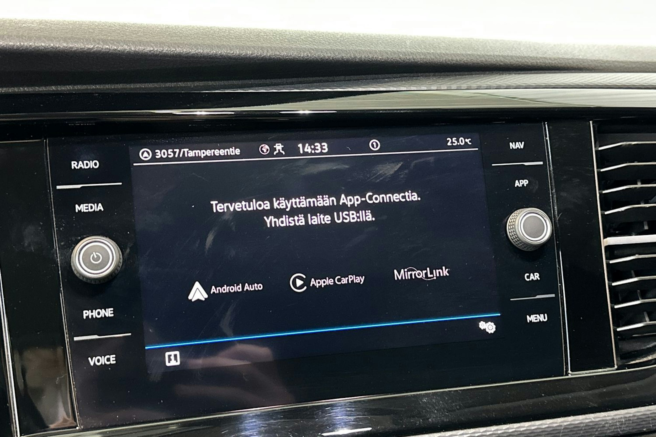 musta Volkswagen Transporter 2021 kuva 23.