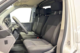 valkoinen Volkswagen Transporter 2021 kuva 11.