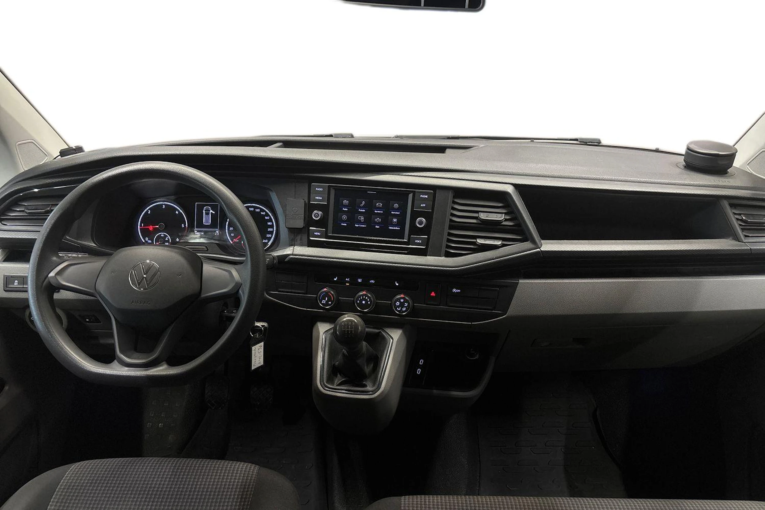 valkoinen Volkswagen Transporter 2021 kuva 12.