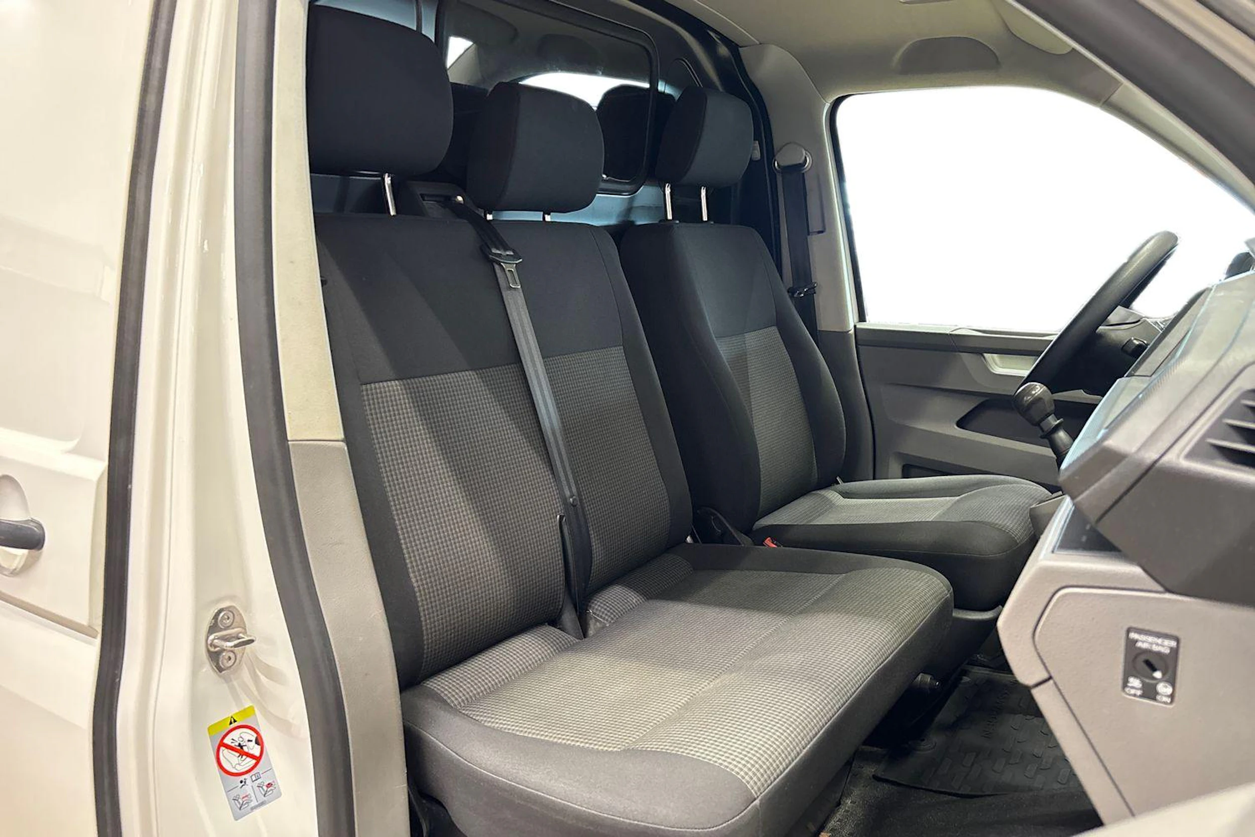 valkoinen Volkswagen Transporter 2021 kuva 14.