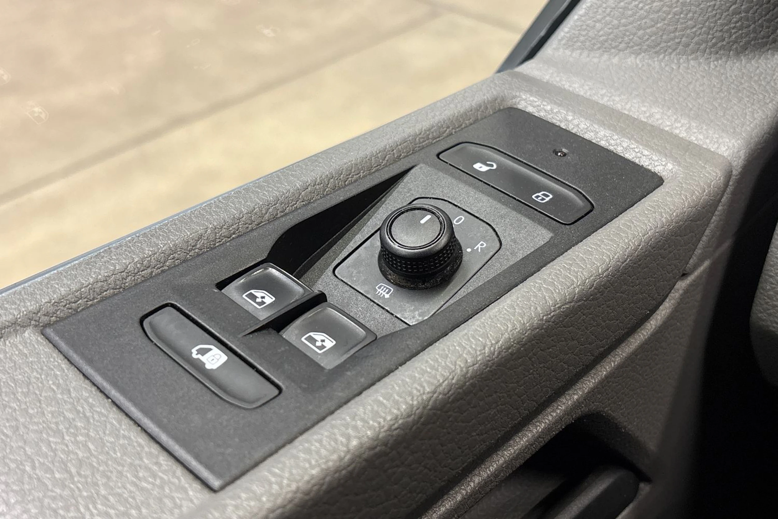 valkoinen Volkswagen Transporter 2021 kuva 16.