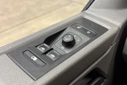 valkoinen Volkswagen Transporter 2021 kuva 16.