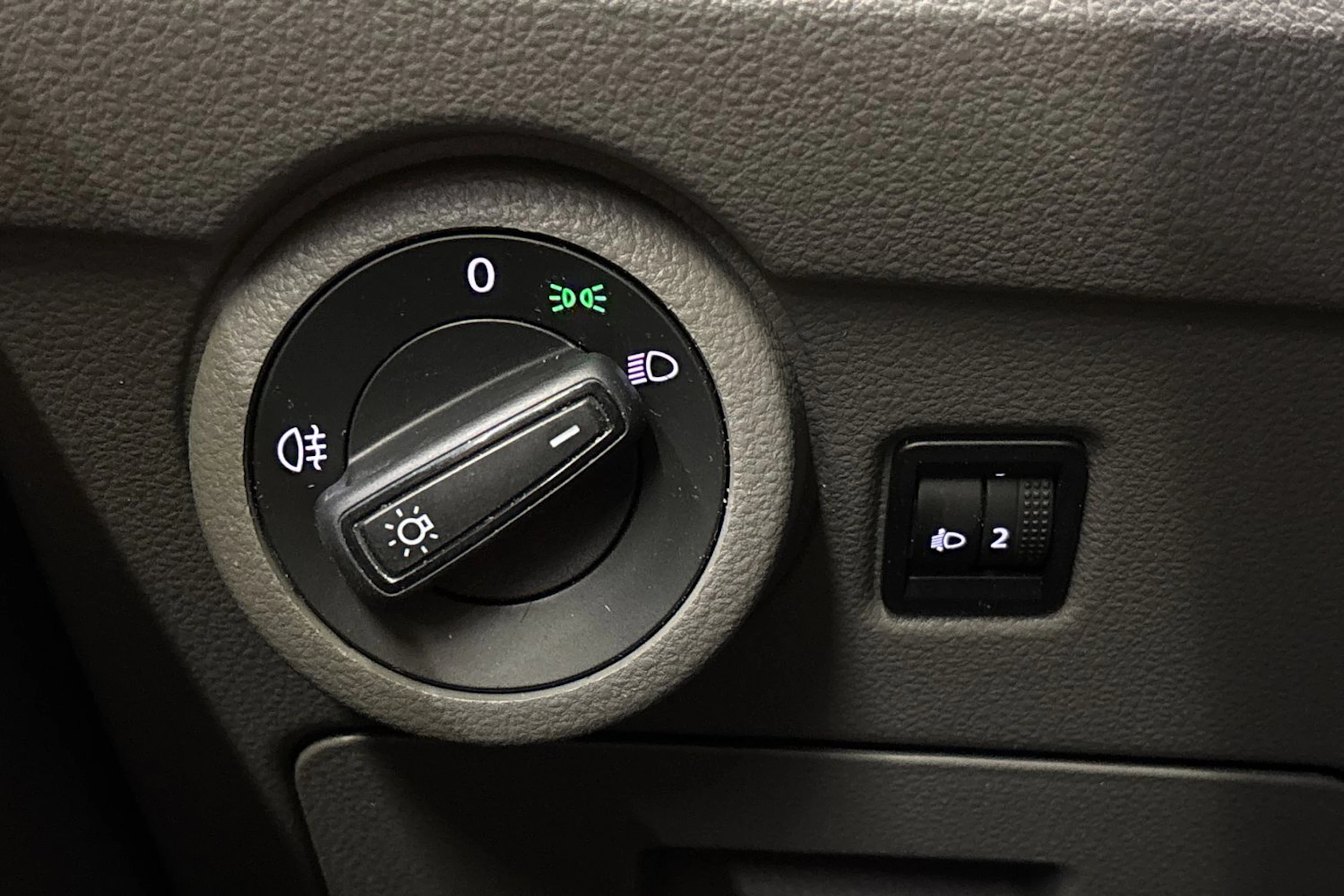 valkoinen Volkswagen Transporter 2021 kuva 18.