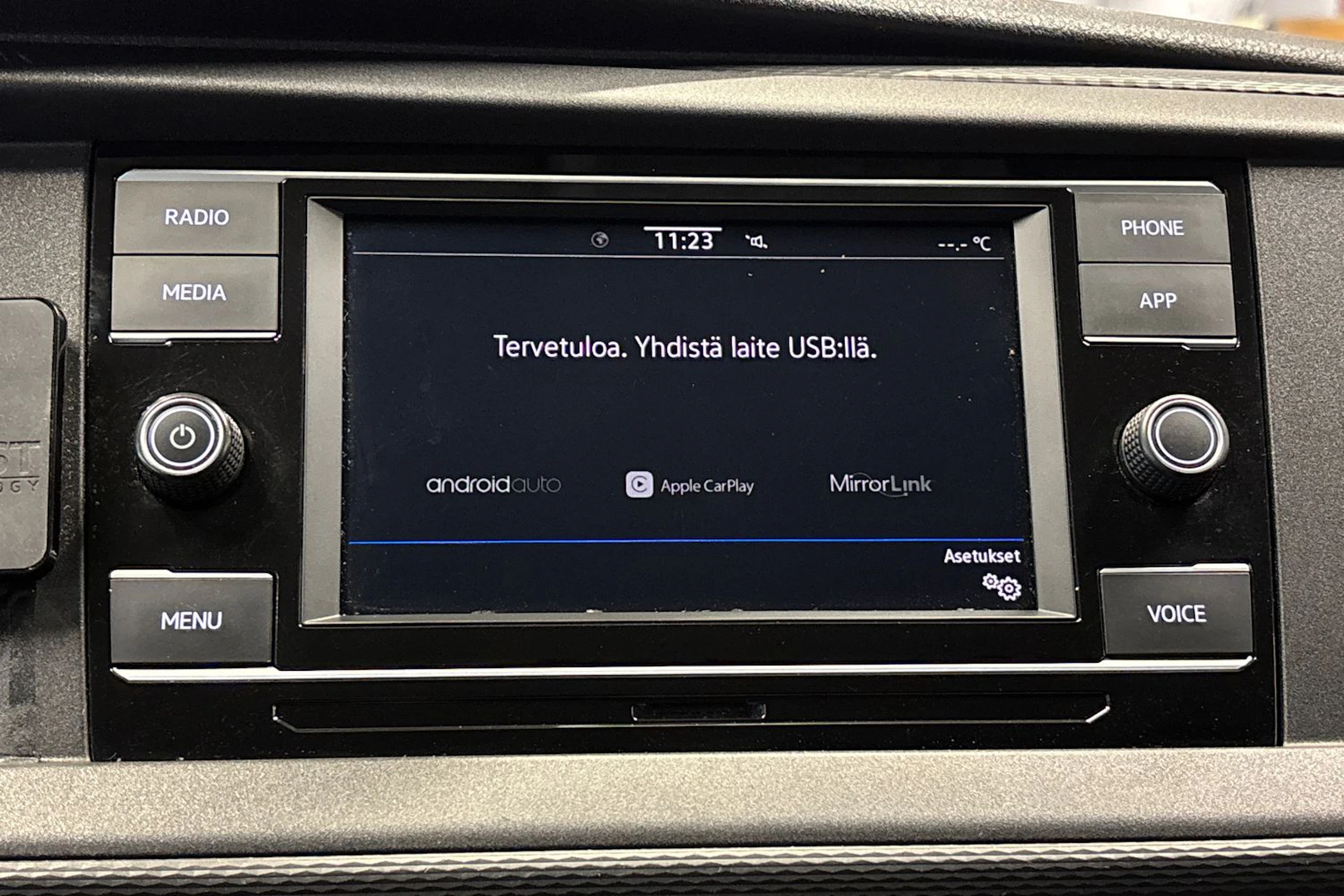 valkoinen Volkswagen Transporter 2021 kuva 23.