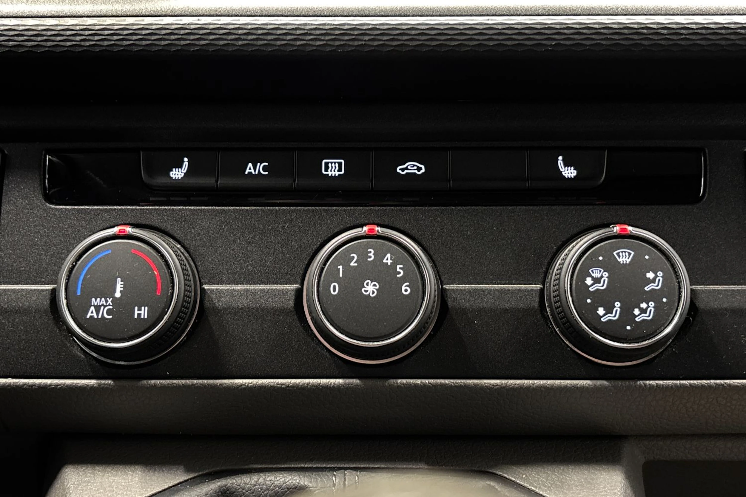 valkoinen Volkswagen Transporter 2021 kuva 26.