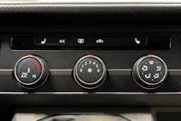 valkoinen Volkswagen Transporter 2021 kuva 26.