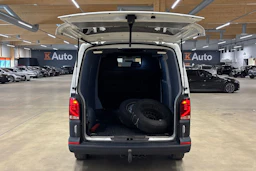 valkoinen Volkswagen Transporter 2021 kuva 30.