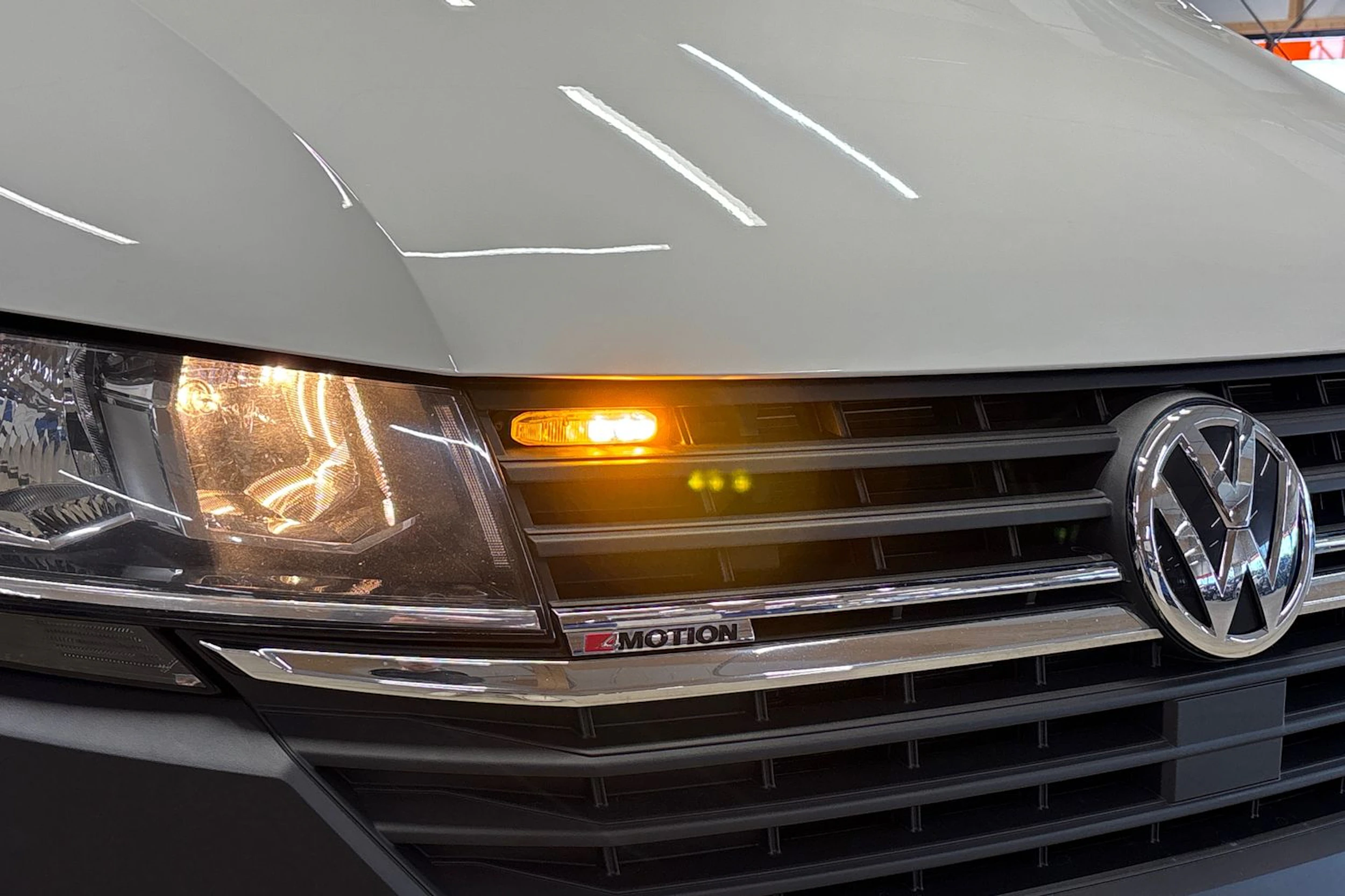 valkoinen Volkswagen Transporter 2021 kuva 32.