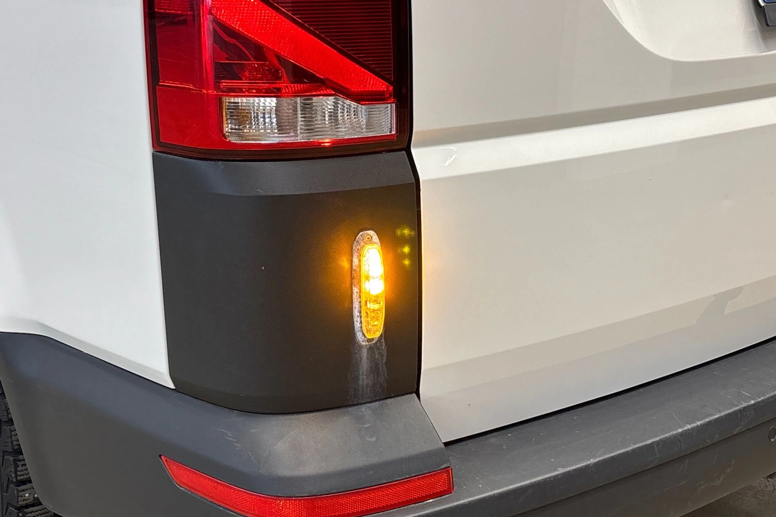 valkoinen Volkswagen Transporter 2021 kuva 33.