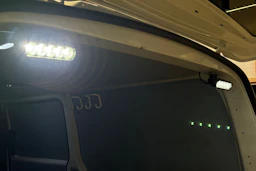 valkoinen Volkswagen Transporter 2021 kuva 34.