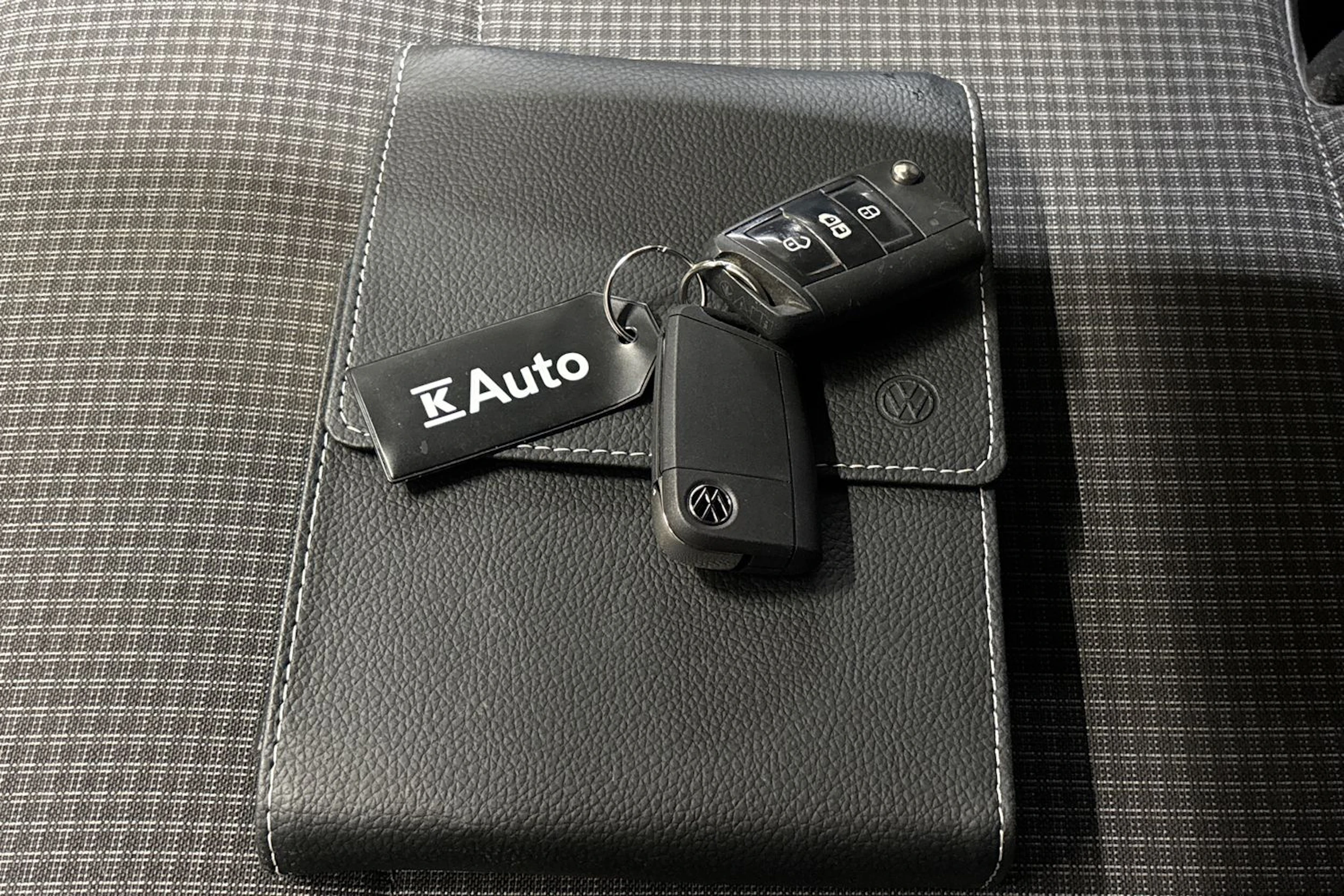 valkoinen Volkswagen Transporter 2021 kuva 36.