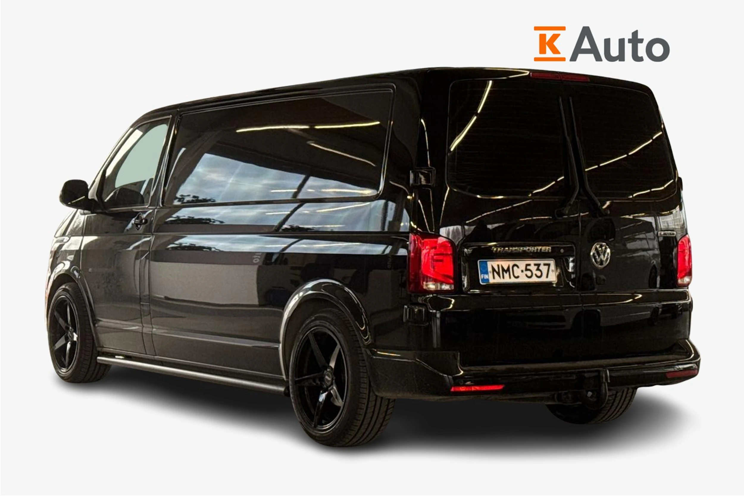 musta Volkswagen Transporter 2021 kuva 2.