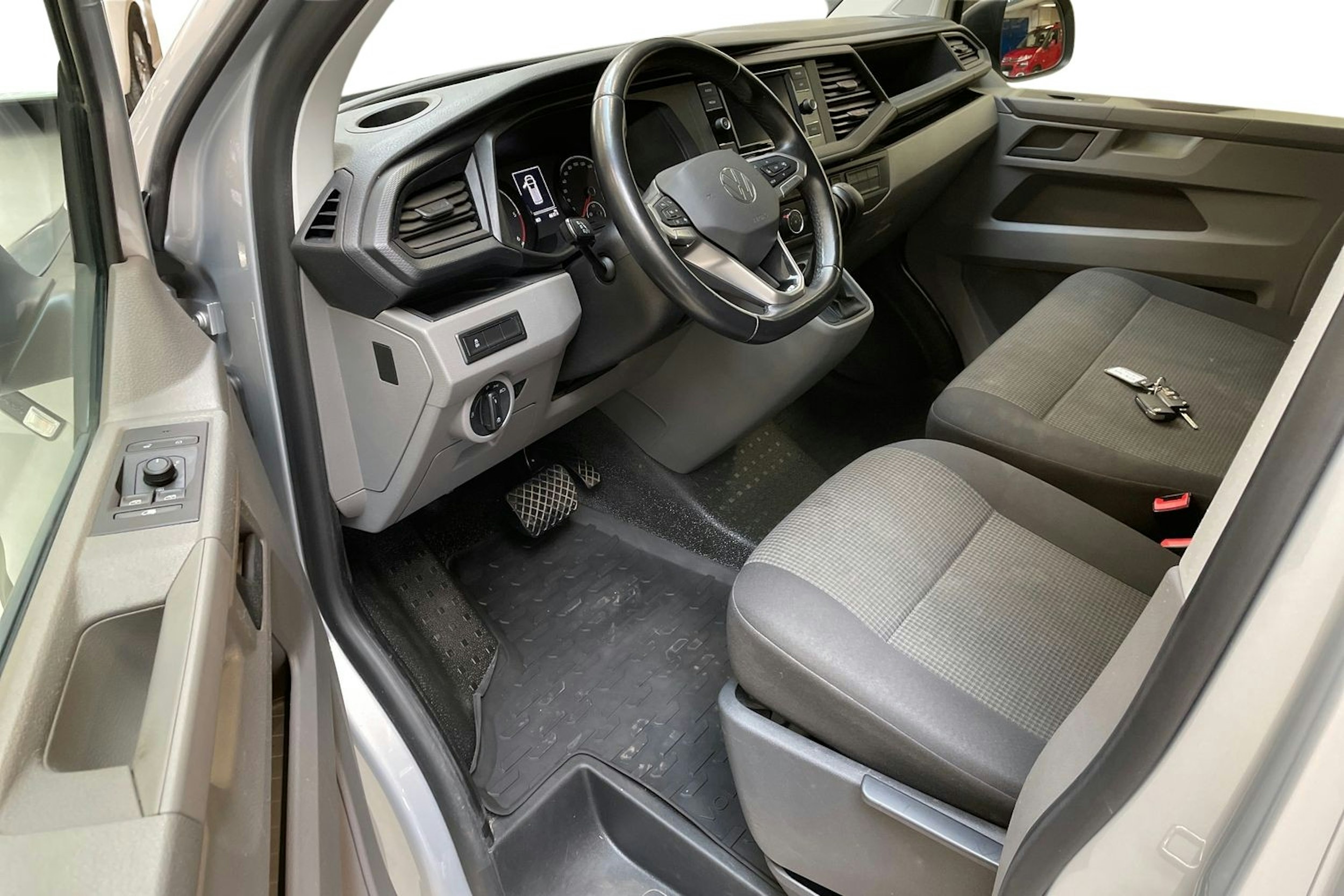 hopea Volkswagen Transporter 2021 kuva 7.