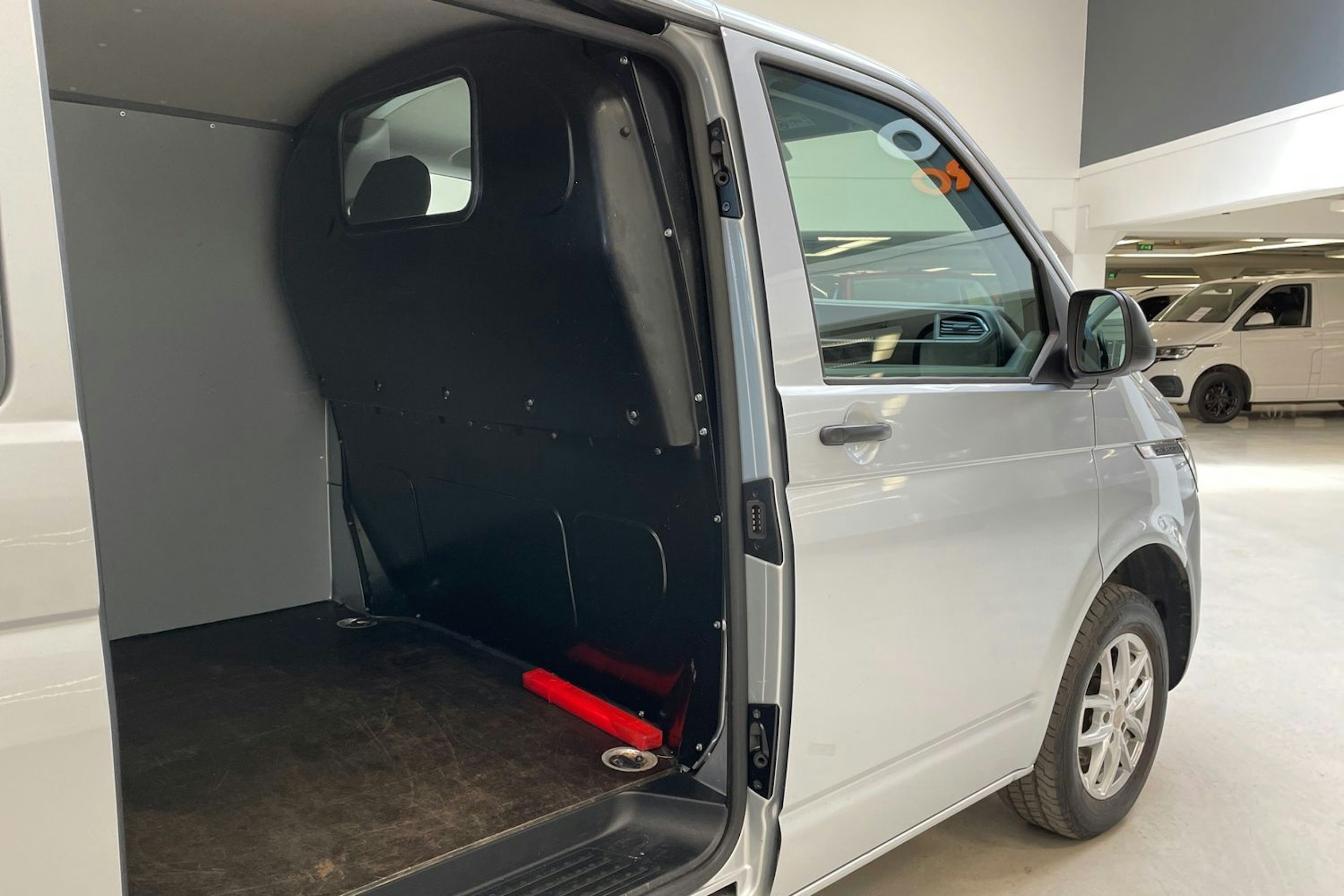 hopea Volkswagen Transporter 2021 kuva 17.